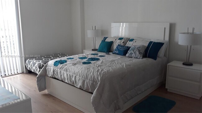 Foto del edificio - 3300 NE 191st St
