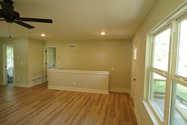 Foto del edificio - 1104 N 1200 Rd
