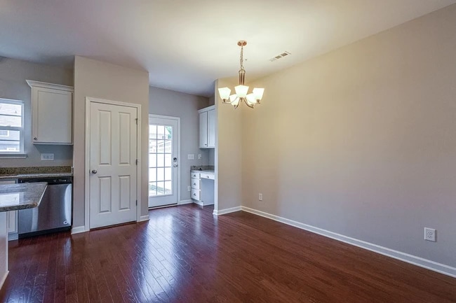 Building Photo - 207 Oldbury Ln