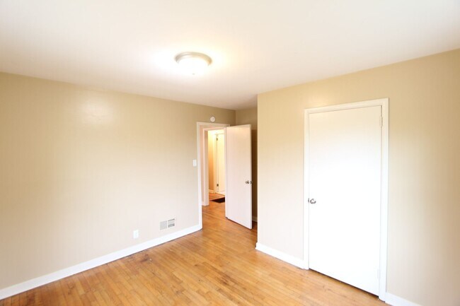 Foto del edificio - New On The Market! Cute! Cute! Cute! Better Hurry To See This One!!