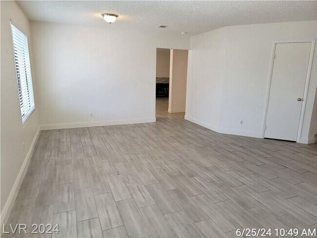 Foto del edificio - COMING SOON -- Ready by end of April