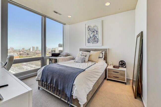 Building Photo - 1804 W Superior St