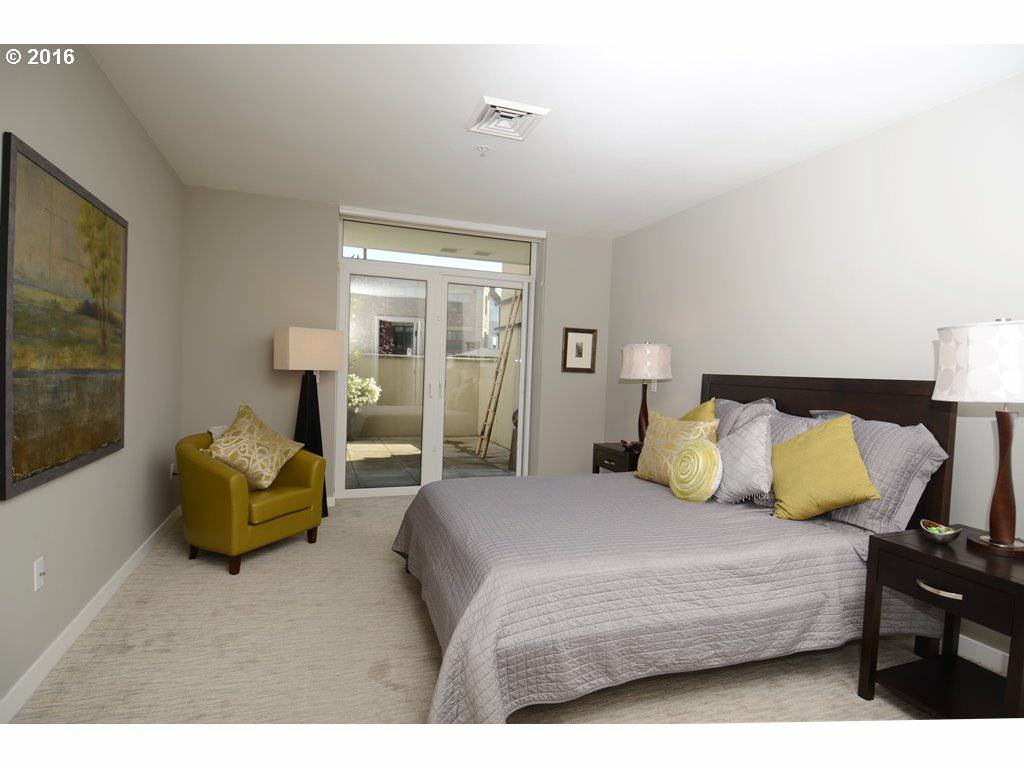 Foto principal - 2445 NW Westover Rd