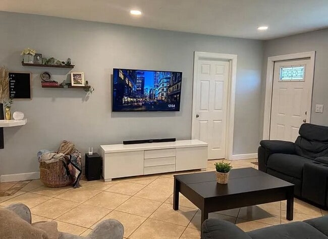 Building Photo - 6500 SW 4th St