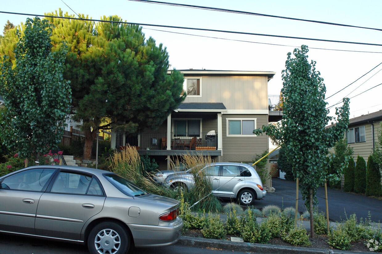 Building Photo - 3701 33rd Ave