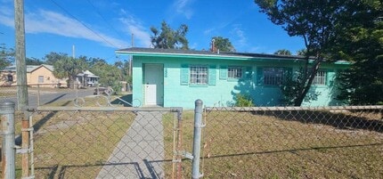 Building Photo - 131 Pear St