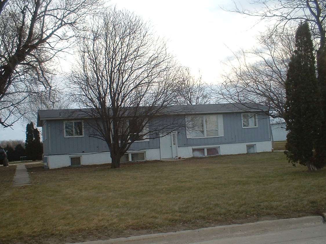 Primary Photo - 1331 Olive Ave