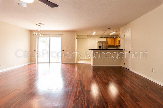 Foto del edificio - Spacious Town Home in Avalon