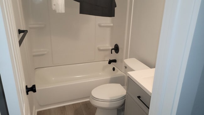 Upstairs Bath - 43 Blue Water Dr