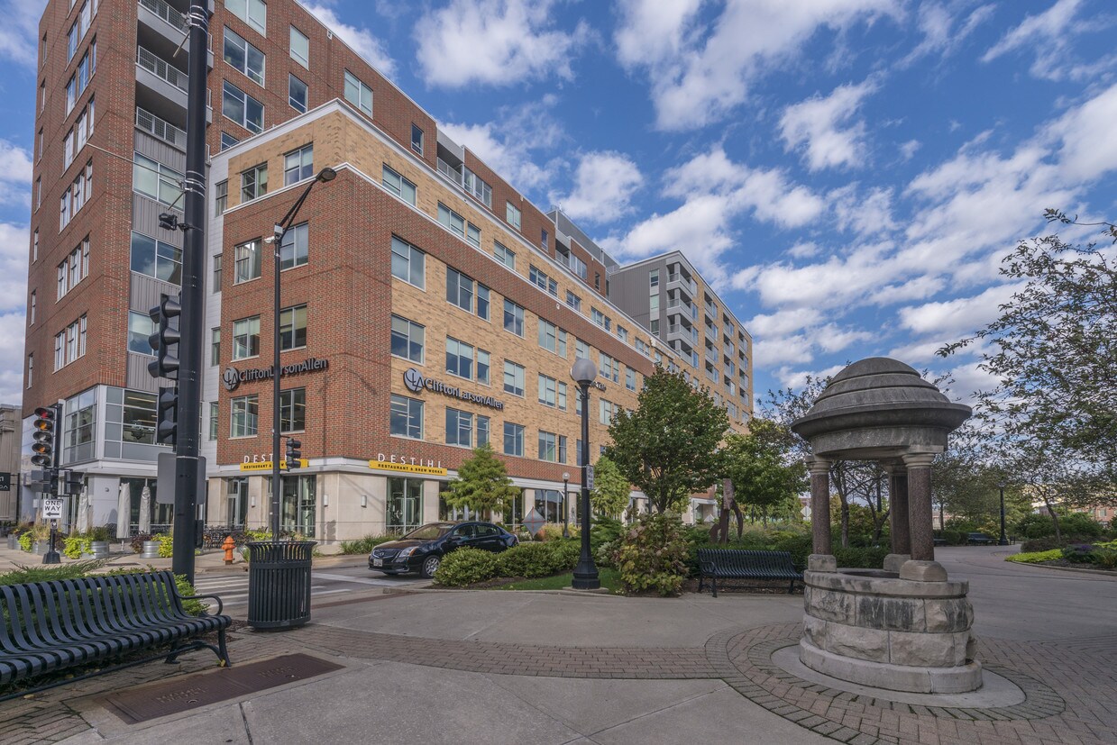 M2 Building - 301 N Neil St