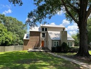 Building Photo - 107 Kingswood Dr