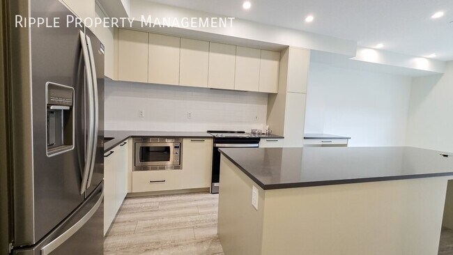 Photo du bâtiment - Modern 2 Beds, 2 Baths Apartment/Condo | No Pets Allowed