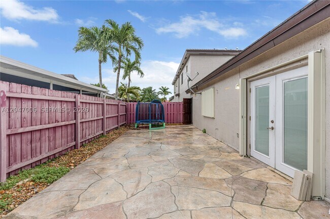 Foto del edificio - 8433 NW 189th St
