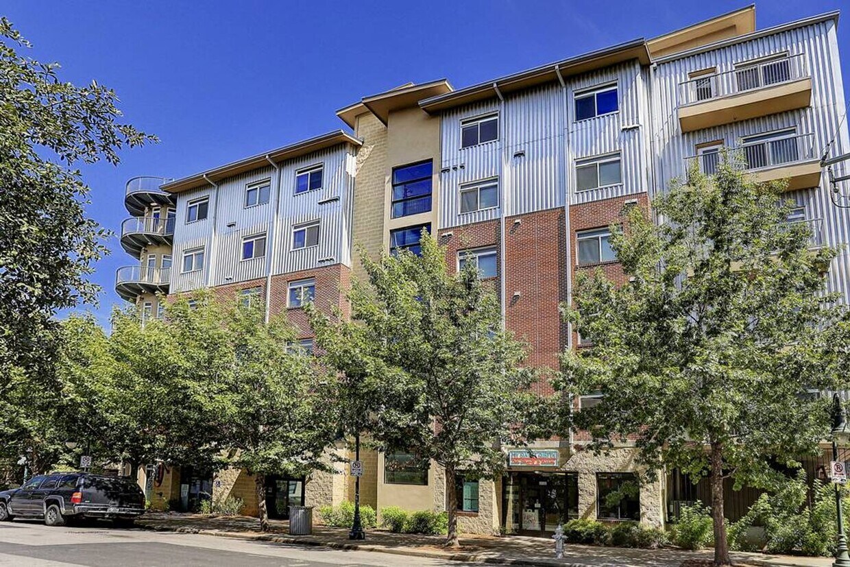 Foto principal - 910 W 25th St