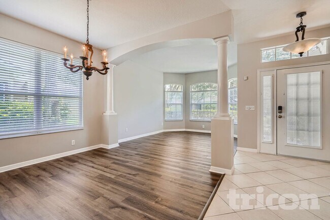 Foto del edificio - 5555 Burlwood Dr