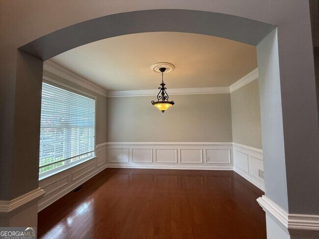 Building Photo - 2501 Royston Dr