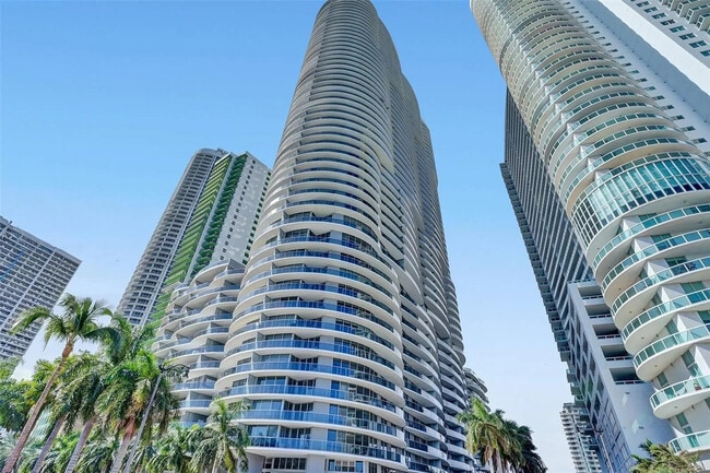 Foto del edificio - 488 NE 18th St