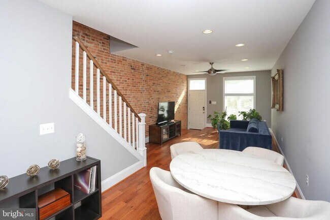 Building Photo - 638 Oldham St