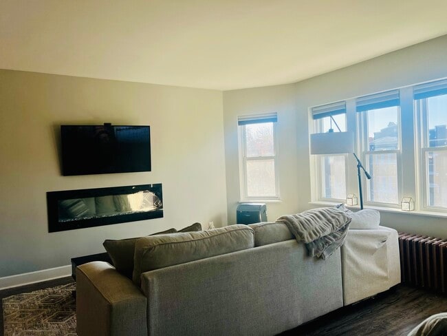 Foto del edificio - 1827 Gunderson Ave