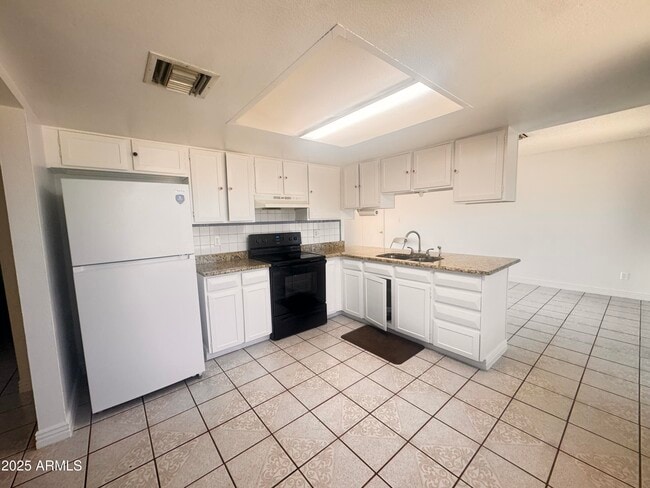 Building Photo - 4310 N 90th Dr