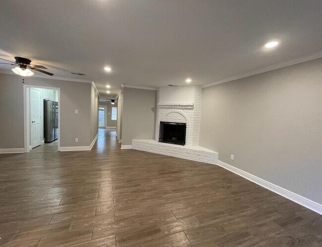 Foto del edificio - 14455 Misty Meadow Ln
