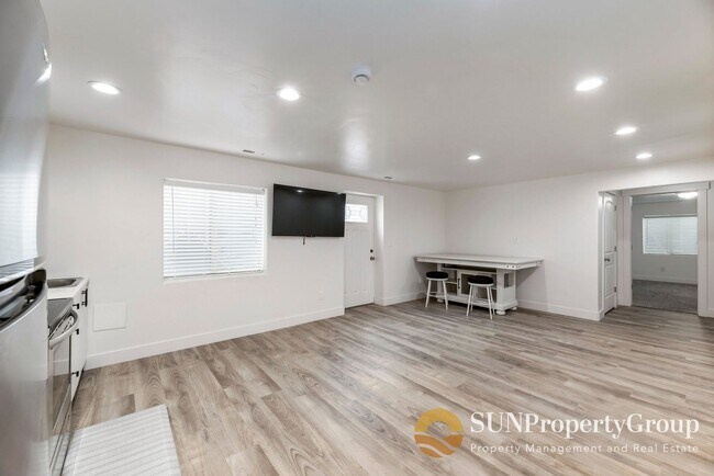 Foto del edificio - Beautiful Basement  Apartment In Riverton!