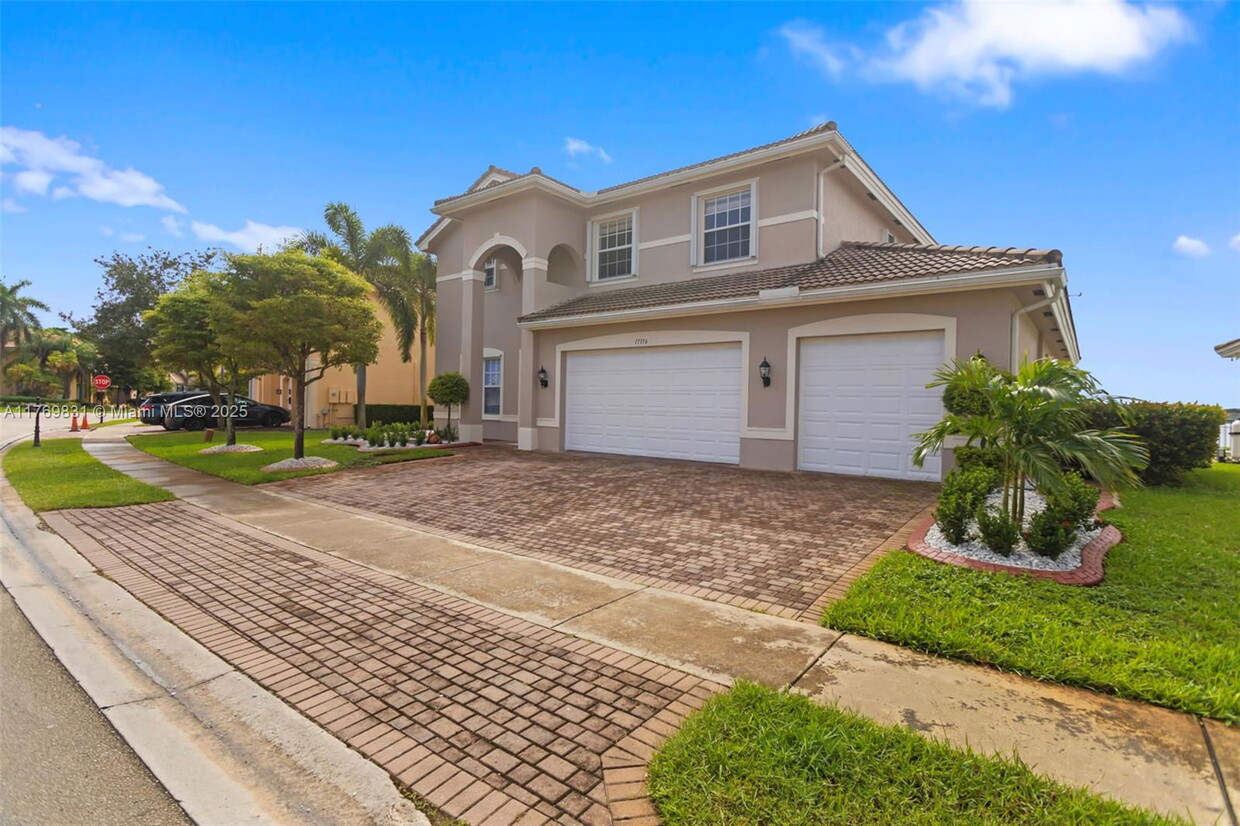 Primary Photo - 17376 SW 48th St