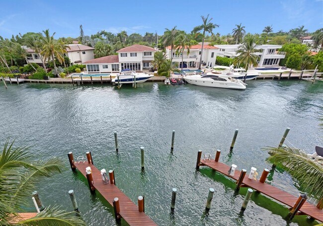 Building Photo - 9400 W Bay Harbor Dr
