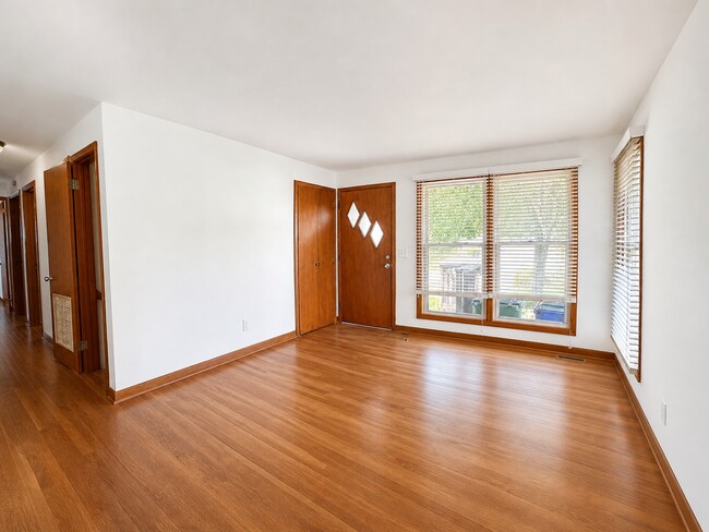 Foto del edificio - Charming Updated Home Near Christiansburg Shopping and Dining
