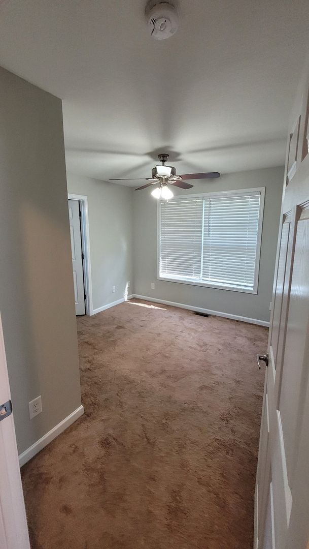 Foto del edificio - 3/2 Home available in Johnson City, five minutes to downtown