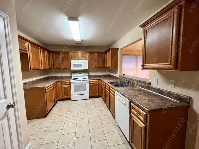 Building Photo - 1521 Southernwood Dr