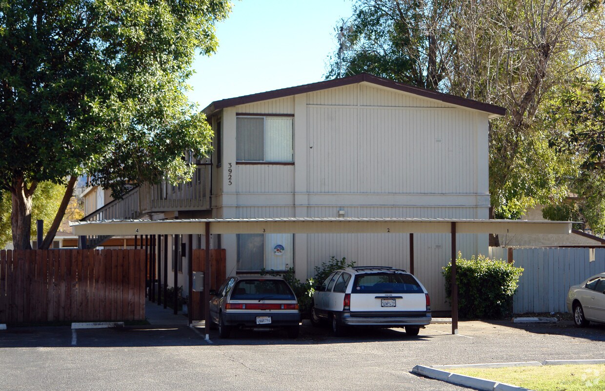 Primary Photo - 3925 Mountain View Ave