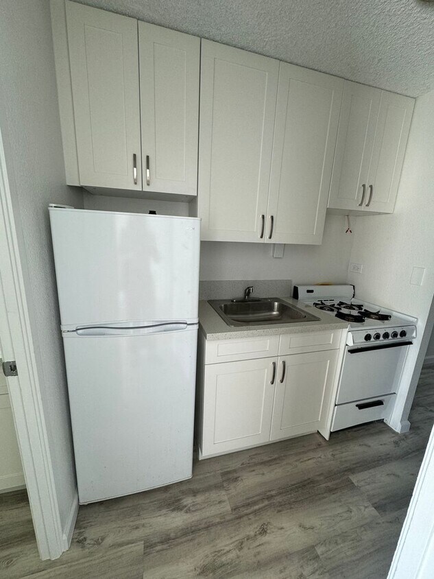 Foto principal - 1 bed, 1 bath at the Kalakauan In Waikiki