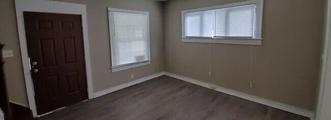 Foto del edificio - 5131 E Burgess Ave