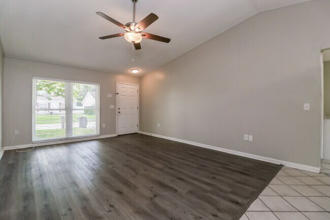 Foto del edificio - 706 Hazy Meadow Ct