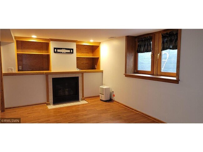 Building Photo - St. Louis Park! 3 Bedroom 2 1/2 Baths