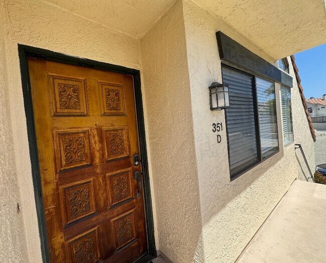 Foto del edificio - 351 N Melrose Dr