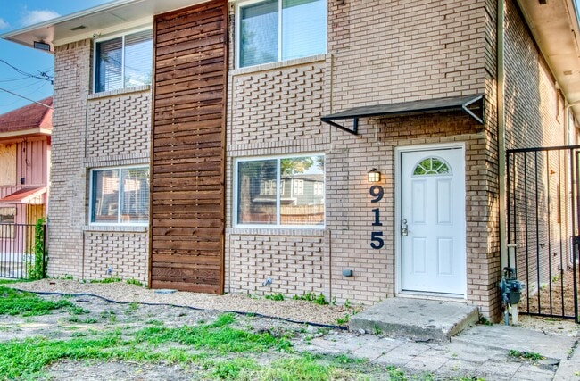 Foto del edificio - Newly Renovated 2 Bedroom 2 Bath Condo / G...