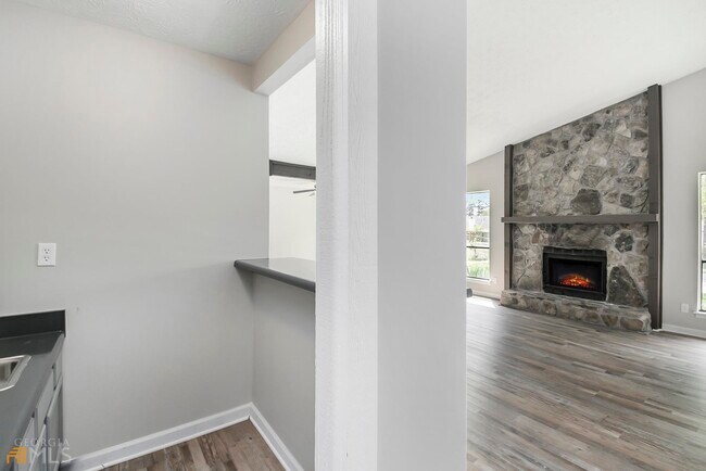 Foto del edificio - 4042 Sugar Mill Dr