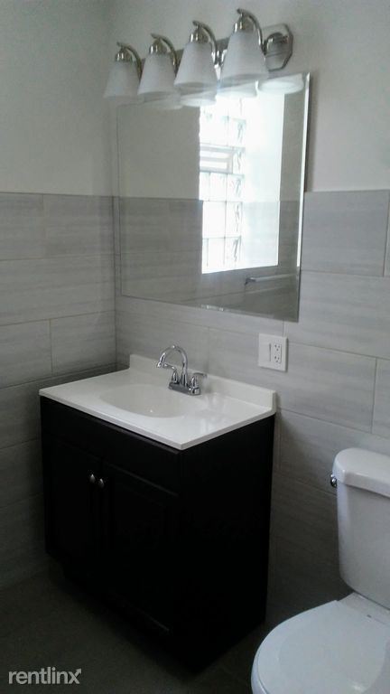 Building Photo - 2 br, 1 bath Apartment - 7447 S.Phillips Ave