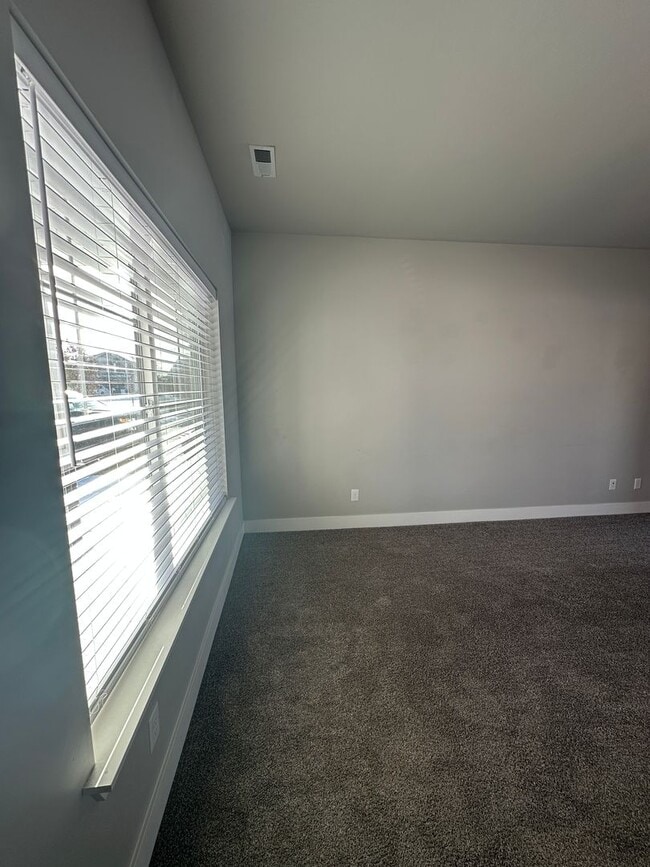 Building Photo - Beautiful 4 bed 2.5 bath home in the Summerfield Subdivision