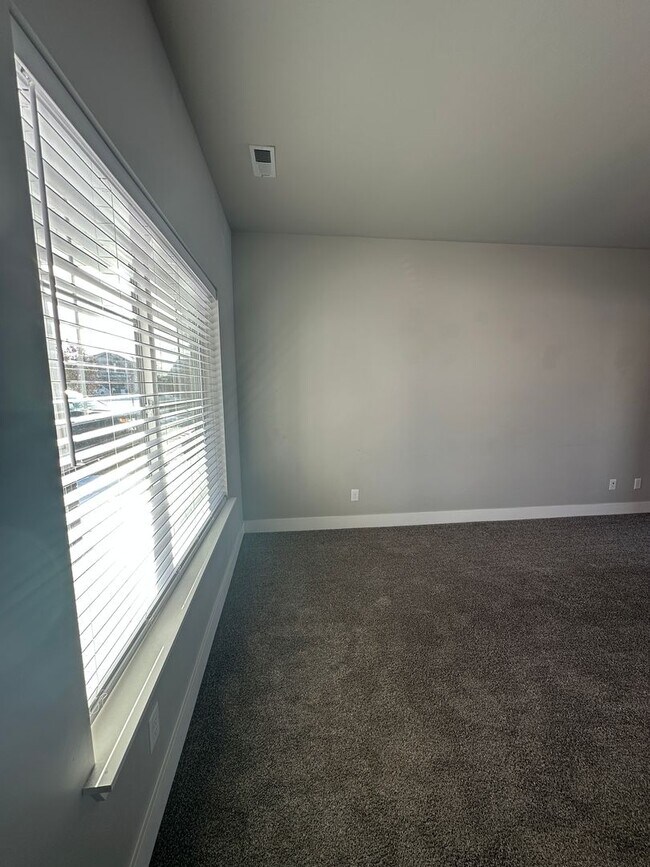Foto del edificio - Beautiful 4 bed 2.5 bath home in the Summerfield Subdivision