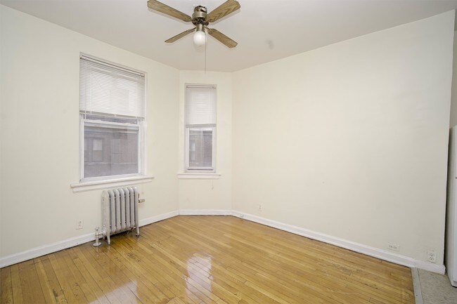 Foto del edificio - 1347 W Estes Ave