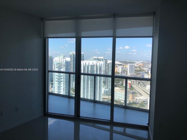 Foto del edificio - 465 Brickell Ave