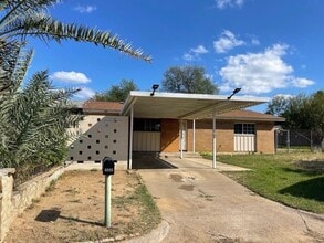 Building Photo - 699 Banyan Ct