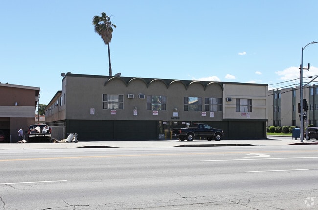 Building Photo - Roscoe Apartments