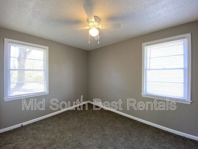 Building Photo - 4383 E Mallory Ave