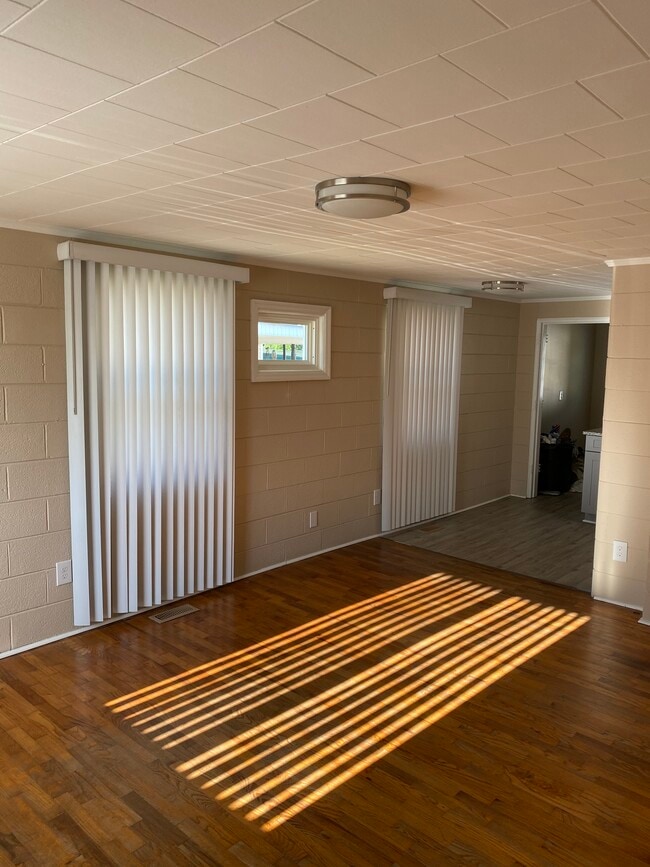 Building Photo - 205 Catherine St