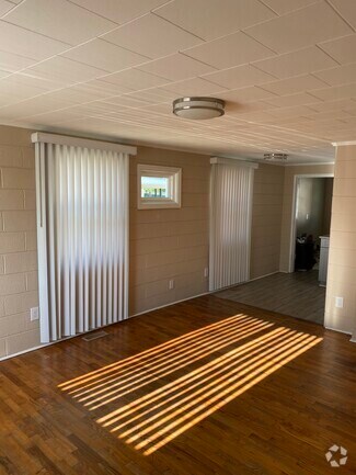 Building Photo - 205 Catherine St