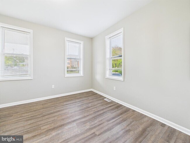 Foto del edificio - 300 W Chesapeake Ave